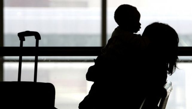 Retención ilegal vs. secuestro. La diferencia es que en el primer caso había permiso para salir del país