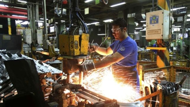 Descenso. La producción industrial cayó fuerte en la provincia.