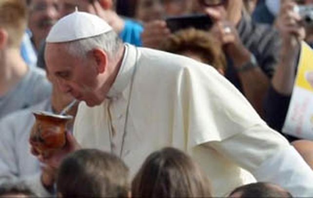 El Papa compartió un mate con un peregrino mientras recorría la Plaza San Pedro