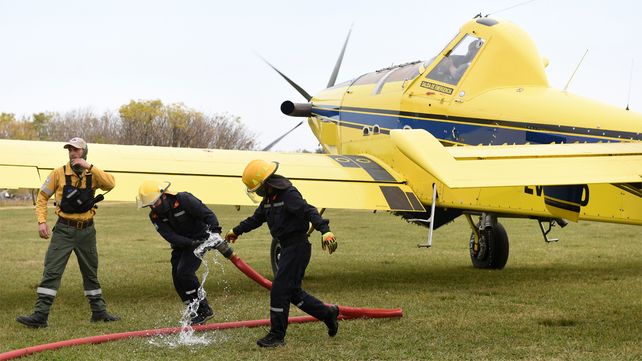 Hasta el momento son dos los aviones hidrantes que trabajan para combatir las quemas de pastizales.