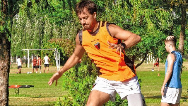 Colón: la oferta de Fortaleza que tienta a Bernardi