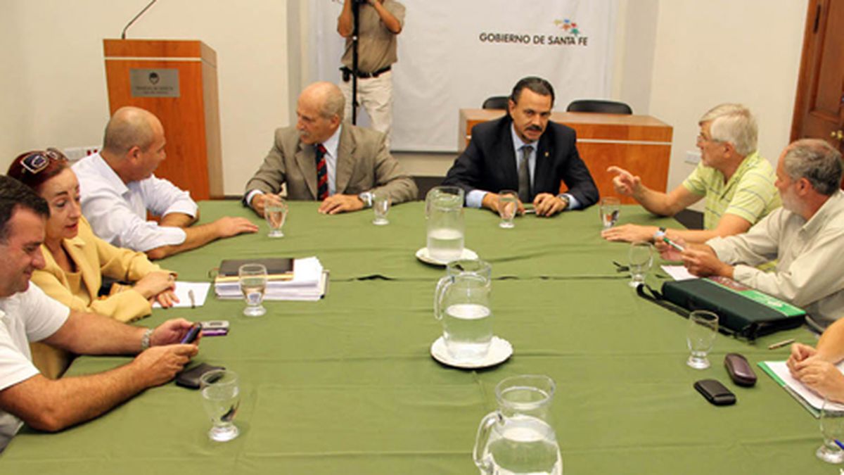 La provincia ofreció en paritarias a los estatales un aumento de 25% ...