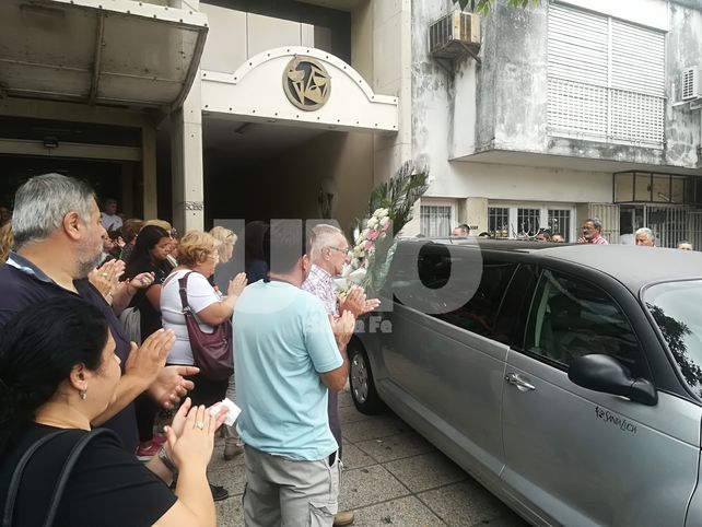Con un emotivo gesto, despidieron a Ariel Castelló