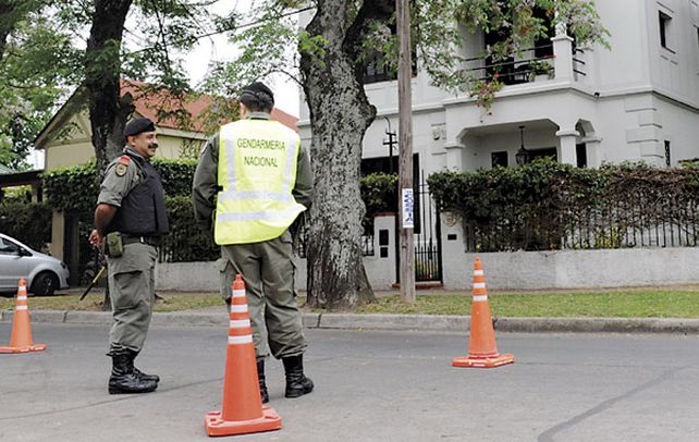 Gran redada en busca de los agresores del gobernador, dejó una docena de detenidos en allanamietos y operativos