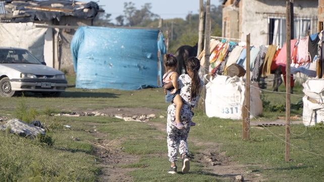 Un 54% de niños viven en la pobreza y 30% no se alimenta bien. 19