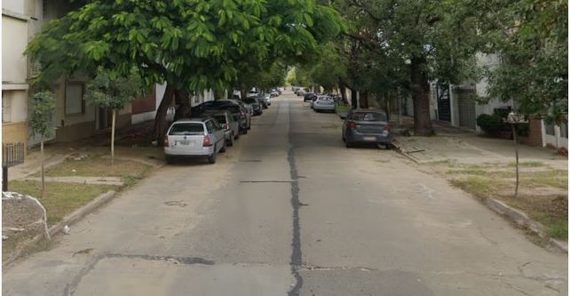 Golpearon la puerta, lo empujaron y lo encerraron en el baño: así fue el asalto a un hombre de 79 años en Urquiza al 4600