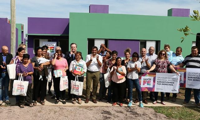 Leone y Michlig inauguraron 10 viviendas en Hersilia, entregaron aportes y anunciaron nuevas soluciones habitacionales