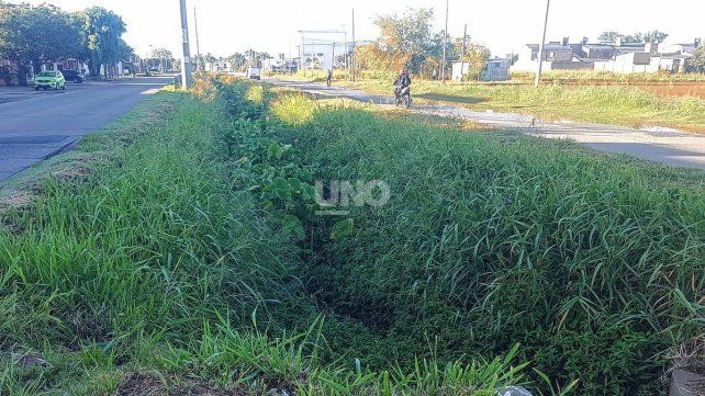 El zanjón de la muerte. Es innumerable la cantidad de vehículos caídos dentro del zanjón central de avenida Aristóbulo del Valle por siniestros viales El zanjón de la muerte. Es innumerable la cantidad de vehículos caídos dentro del zanjón central de avenida Aristóbulo del Valle por siniestros viales