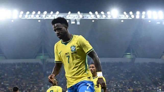Insólitas conspiraciones: aseguran que Vinicius fue reemplazado por otra persona después del Mundial.