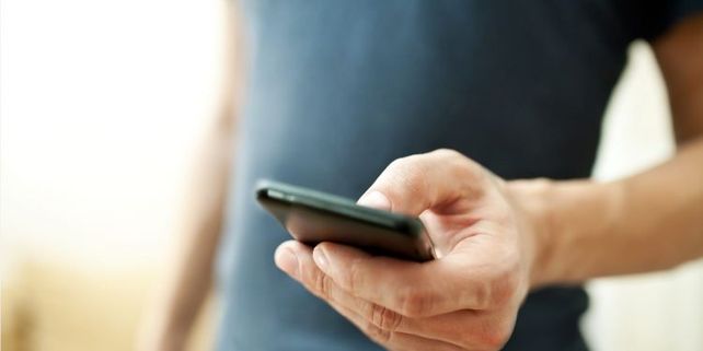 Atención: mirar porno en tu celular es peligroso