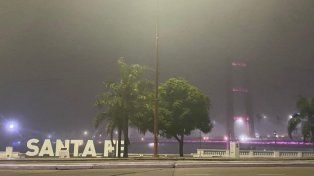 Miércoles húmedo y con niebla que cubre la ciudad de Santa Fe