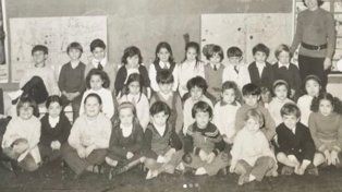 La imagen compartida por Pablo Granados en redes sociales muestra su período escolar en Rosario.