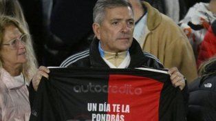 El hincha de Newells en las tribunas del Monumental.
