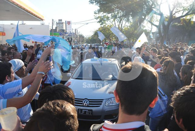 Los santafesinos deliraron a puro festejo con el triunfo agónico de Argentina frente a Suiza