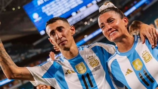 Ángel Di María y su esposa, Jorgelina Cardoso, durante los festejos por la consagración de la selección argentina como campeón de la Copa América.