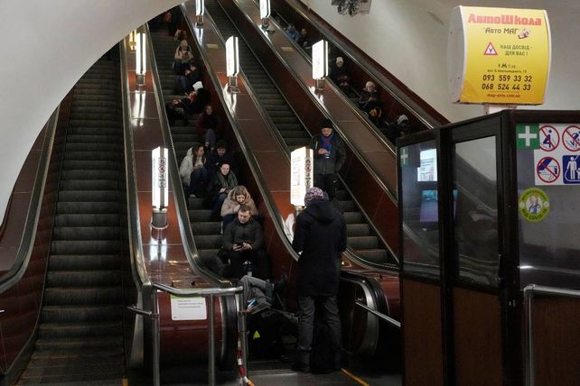 Los habitantes de Kiev se refugiaron en el subte
