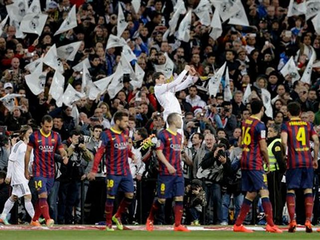 Con un hat-trick de Messi, Barcelona ganó el derby ante el Real y le ...