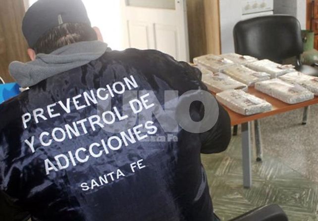 Conteo. Los pesquisas realizando los peritajes de rigor ante el material estupefaciente secuestrado.&nbsp;