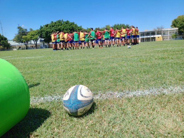 Los Pumitas entrenaron en el CAE .