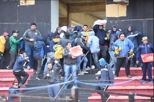Serios disturbios en el entretiempo del partido entre Colón y Central