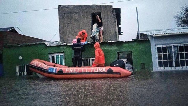En Zárate la Armada Argentina brinda asistencia a los damnificados En Zárate la Armada Argentina brinda asistencia a los damnificados