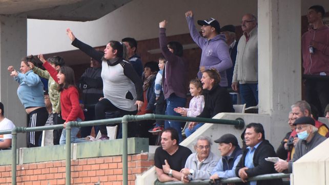 A pura algarabía se festeja la victoria de Pablo Capra en la 8va.