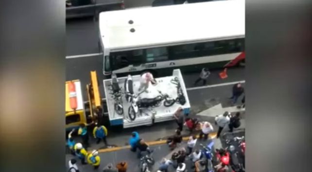 Como en Relatos salvajes, le llevaron la moto y explotó
