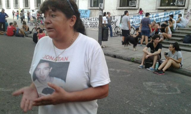 Festival y vigilia a la espera de los alegatos por el asesinato de Jonatan Herrera