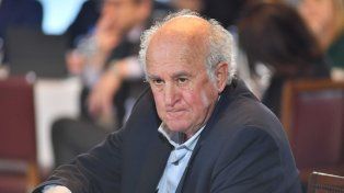 Parrilli dijo que la ley de ficha limpia solamente busca proscribir a Cristina
