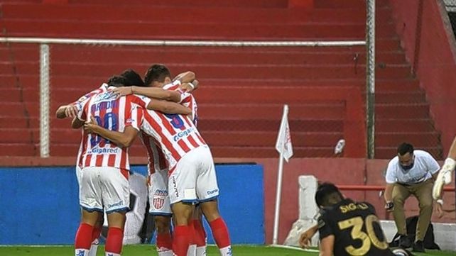 Unión cortó una racha de seis partidos sin ganar en el 15 de Abril.