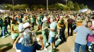 El Festival San Isidro Canta y Baila comenzó en Concepción del Uruguay
