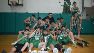 Festejo verde. Sportsmen Unidos se consagró en el U17 masculino en el Nivel A y demostró ser el mejor de su categoría.