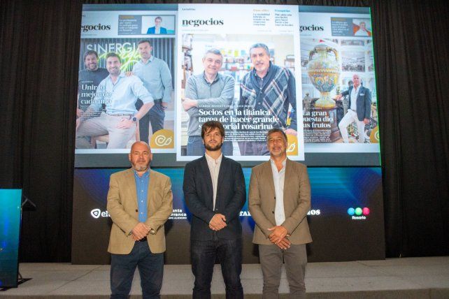 Autoridades del diario junto a empresarios invitados