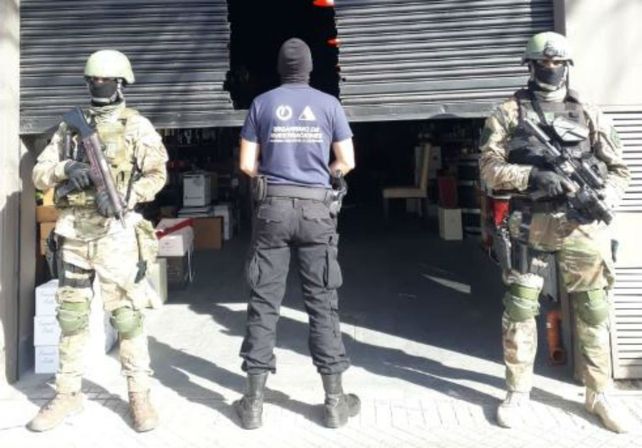 Depósito. La distribuidora de Mendoza al 4300 donde se almacenaban las máquinas secuestradas ayer.