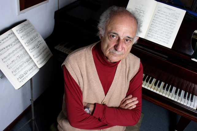 El músico rosarino asegura que no existe otro compositor como Clementi que haya desplegado un desarrollo tan enorme a través de sus 150 sonatas.