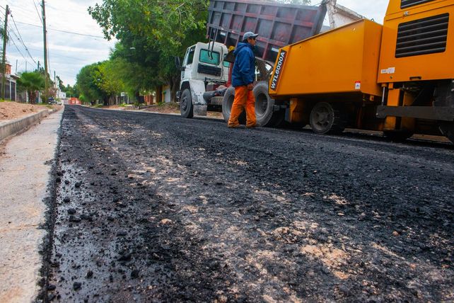 La obra denominada Bacheo y recuperación trama vial sector lll -1° etapa Paraná con un plazo de ejecución es de 240 días.
