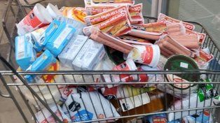 En Santa Elena, la Dirección de Defensa del Consumidor y Lealtad Comercial retiró alimentos y bebidas en mal estado.
