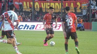 Después de su paso por Colón, el mediocampista Favio Álvarez se sumó a Lanús.