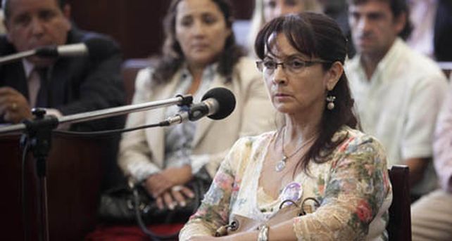 G&oacute;mez viol&oacute; a mi hija y la oblig&oacute; a tener un hijo para que se quedara