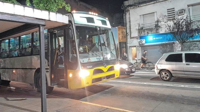 Desde este miércoles se suspende el servicio nocturno de colectivos: les deben fondos hace 45 días