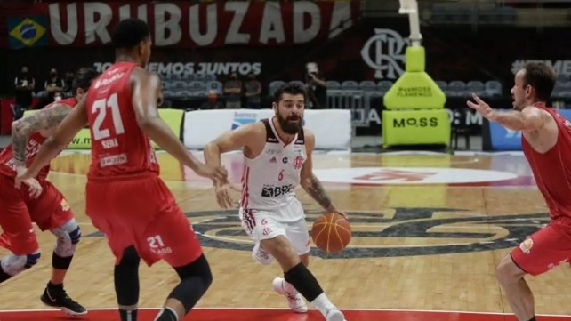 Franco Balbi descolló en el triunfo de Flamengo en la NBB