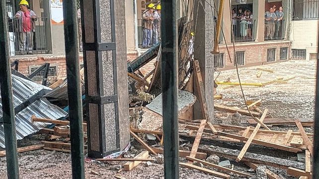 Colegio La Salle: se desplomó una obra y cayó en uno de los patios internos
