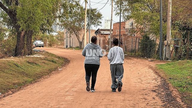 Temor por la crecida del río: vecinos de La Vuelta del Paraguayo reclaman por la limpieza de reservorios antes la posible llegada de El Niño