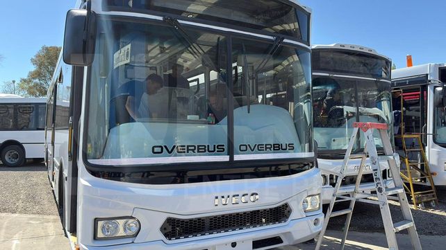 Ya ensamblan y plotean los colectivos que circularán en Paraná