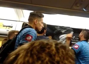 El susto para el plantel de Belgrano, que se bajó de un avión luego de un desperfecto eléctrico
