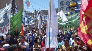 El paro y movilización de CGT y CTA se replica en Paraná: Más que un llamado a la lucha, es un firme acto de indignación, expresaron los gremios