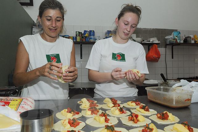 Con un puesto en la ruta, edificó La Casita de las Empanadas