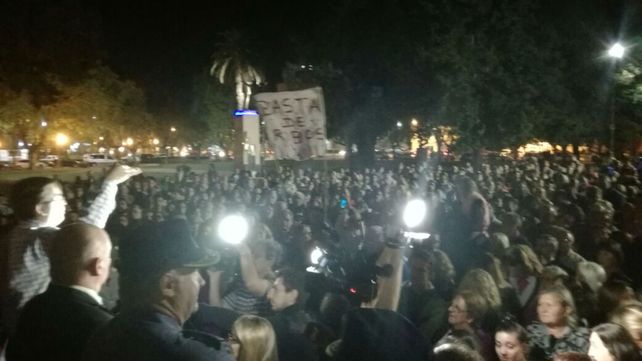 Una masiva marcha contra la inseguridad forzó la renuncia del jefe policial de Casilda