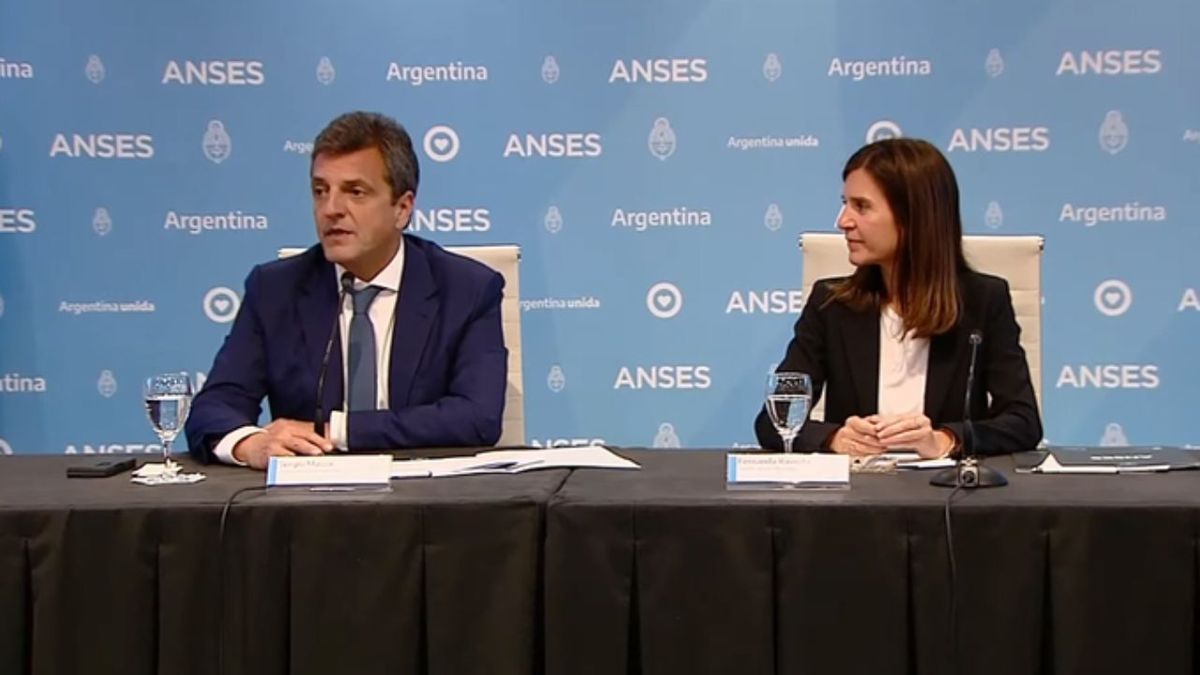 El gobierno anunció un aumento de 15,6% para jubilaciones y un bono de ...