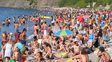 El calor llegó hasta Bariloche, donde la gente colmó las playas